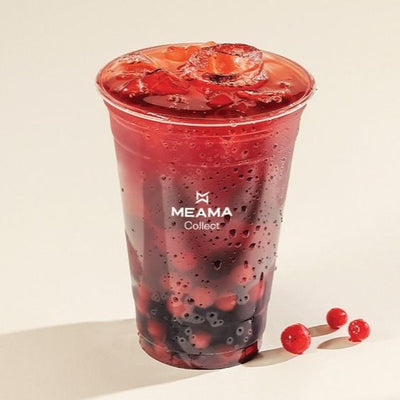 Iced tea with hibiscus berries